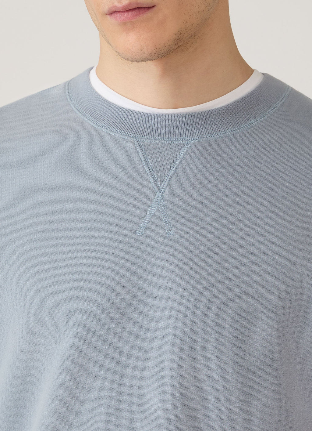 Sweat-shirt col rond homme en molleton de coton bleu ciel, coupe classique