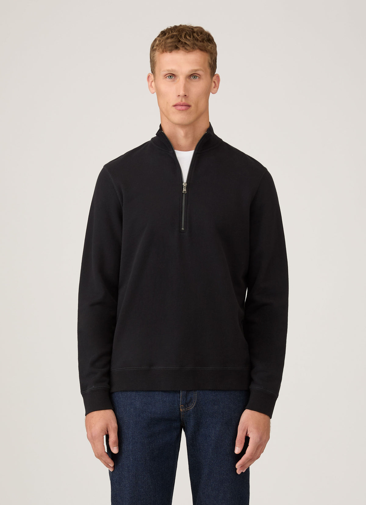 Sweat-shirt homme noir col semi-zippé manches longues en coton bouclette coupe décontractée