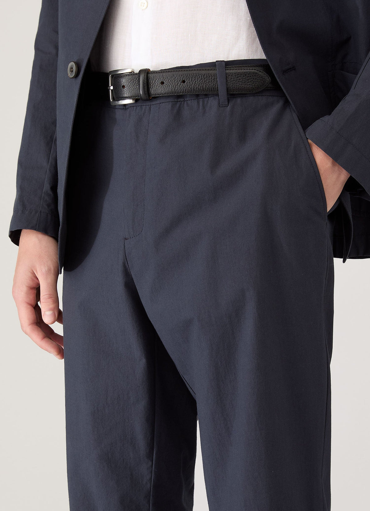 Pantalon ajusté en popeline de coton légère à coupe droite bleu marine pour homme
