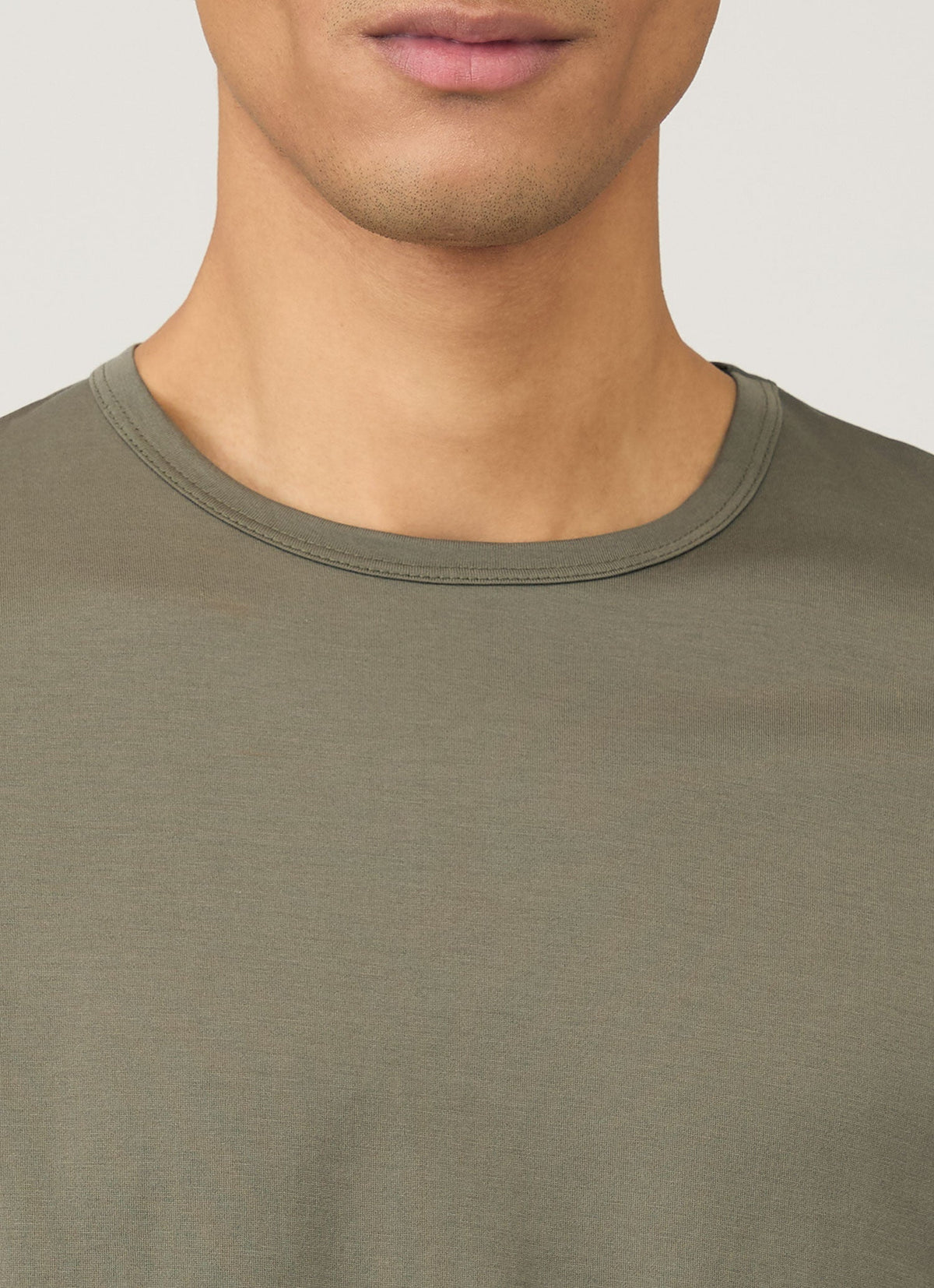 T-shirt en coton à manches courtes et col rond coupe ajustée pour homme, coloris vert kaki