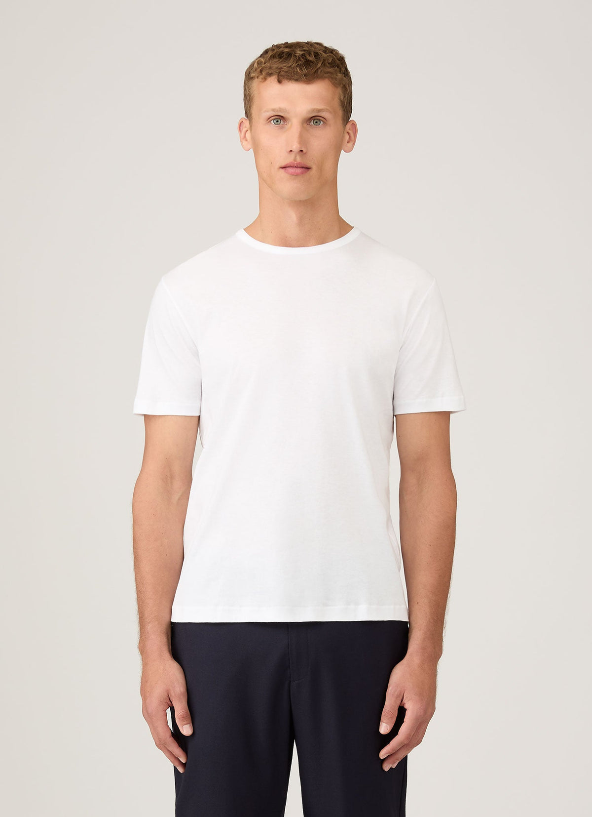T-shirt en coton blanc à manches courtes et col rond coupe ajustée pour homme