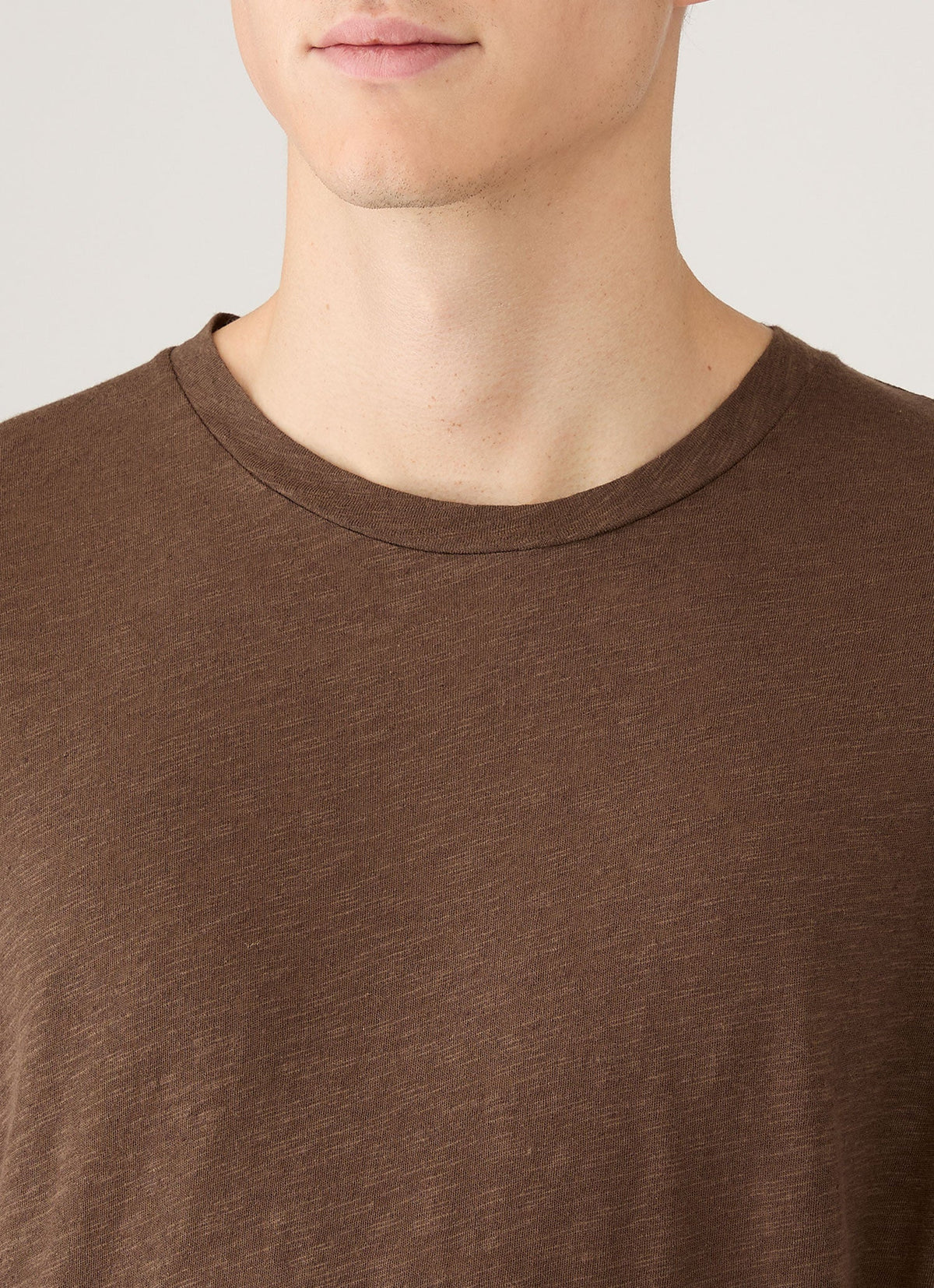 T-shirt Homme Col Rond Manches Courtes Coton Lin Coupe Slim Noyer Foncé