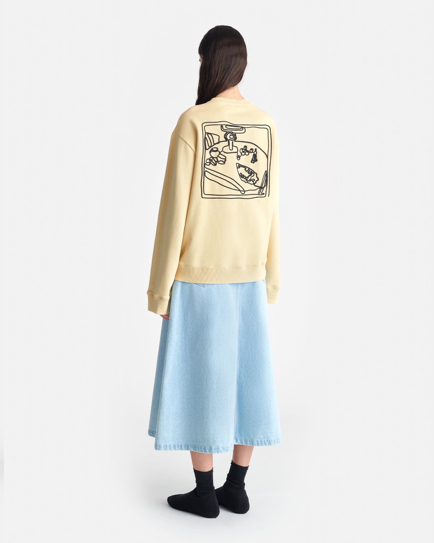 Sweat-shirt ras-du-cou molletonné en coton biologique brodé à motifs oversize crème et noir